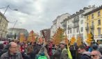 Il corteo a Milano contro le Olimpiadi e la presenza dell'Ice: "Giochi insostenibili"