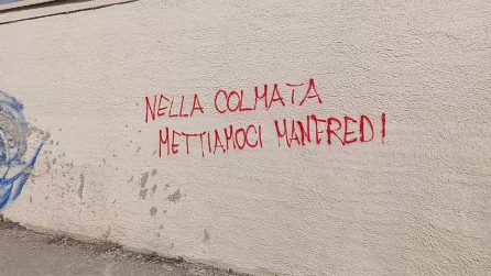 "Nella colmata mettiamoci Manfredi", a Bagnoli scritta contro il sindaco durante corteo contro l'America's Cup