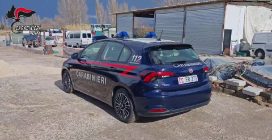 Gli rubano lo scooter ma i ladri non sanno che ha il Gps: trovato deposito con decine di moto