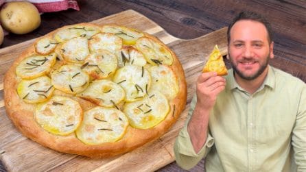 Focaccia Furba di Patate: Soffice, croccante e si prepara in 30 minuti!