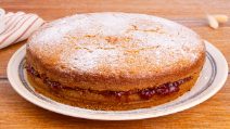 WHOLEWHEAT FLOUR CAKE with jam: soft and super delicious!