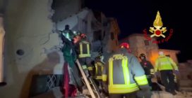 Il video della ricerca sotto le macerie dei residenti del palazzo esploso nel Veronese