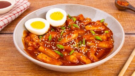 Tteokbokki: the perfect Korean dish if you want to try Asian cuisine!