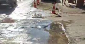 A Bagnoli palazzi senz'acqua, danni alla condotta nella strada dove passano i tir dell'America's Cup