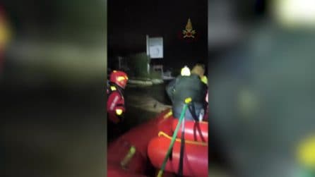 Il fiume Crati rompe gli argini: Vigili del Fuoco salvano 40 persone a Laghi di Sibari