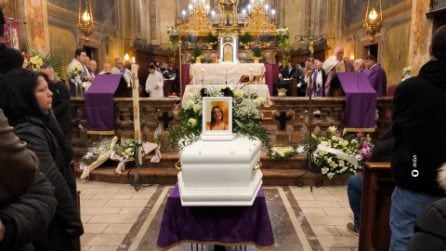 Nizza Monferrato, i funerali di Zoe Trinchera uccisa a 17 anni dall'ex fidanzato