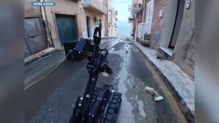 Niscemi, NOCS della Polizia al lavoro con drone terrestre