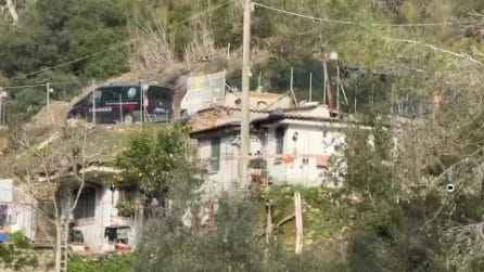 Bimba morta a Bordighera, il video del sopralluogo dei carabinieri nella casa dell'amico della madre