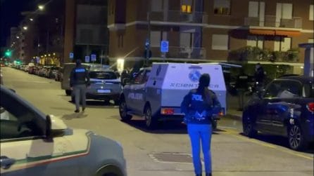 Giallo a Torino, uomo muore sgozzato in strada: accanto al corpo un coltello, cellulare e portafogli