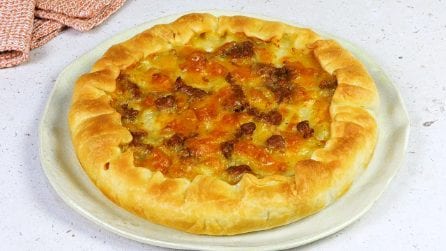 POTATO AND SAUSAGE SAVORY PIE: an easy and delicious rustic dish!