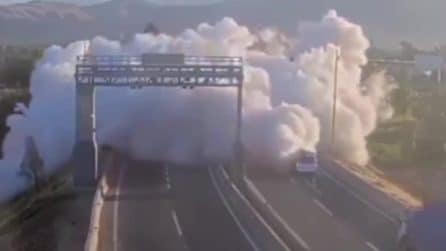 Camion si ribalta ed esplode: almeno 9 morti in Cile