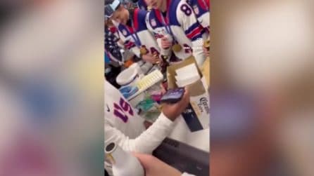 Trump fa una battuta controversa sulla squadra femminile di hockey degli Stati Uniti: è polemica