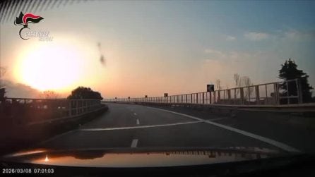 Folle fuga a 200 km orari sull'asse mediano di Napoli: due 20enni tentano di speronare i carabinieri