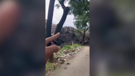 In Indonesia frana una delle discariche più grandi del mondo: almeno 5 morti e numerosi dispersi