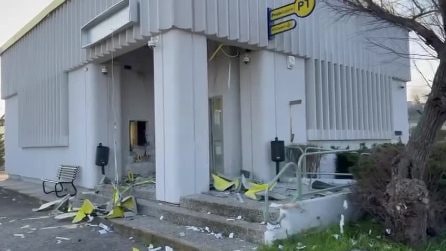 Ladri fanno esplodere postamat nel Foggiano ma non ci sono i soldi: ripartono a mani vuote