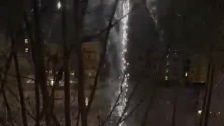 Flaminio, fuochi d'artificio e sirene spiegate per la pensione di un poliziotto: funzionario rimosso