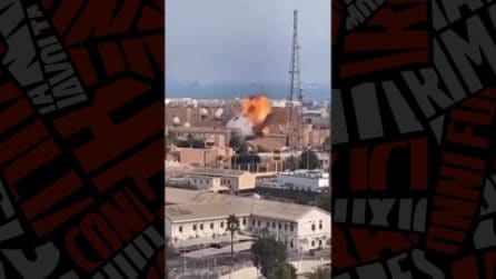 Attacco USA e Israele contro Iran, esplosioni anche ad Abu Dhabi: le immagini