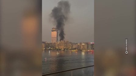 Iran, esplosioni al The Palm a Dubai. Testimoni: "Vista una colonna di fumo salire da un hotel"