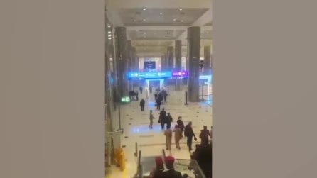 Droni colpiscono l'aeroporto di Dubai: le immagini