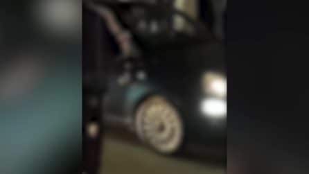 Ruba un'auto, si schianta e si capovolge, tenta di rubarne un'altra e viene linciato dalla folla