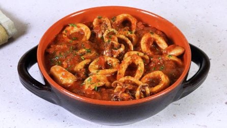 CALAMARI IN UMIDO: la ricetta semplice se vuoi un secondo di pesce delizioso!