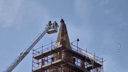 Terremoto a Catania: pompieri controllano la situazione degli edifici a Ragalna, epicentro del sisma