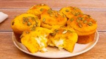 MUFFIN ALLA ZUCCA SALATI CON CUORE DI FORMAGGIO: golosissimi e filanti!