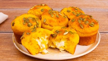 SAVORY PUMPKIN MUFFINS WITH CHEESE CENTER: delicious and stringy!