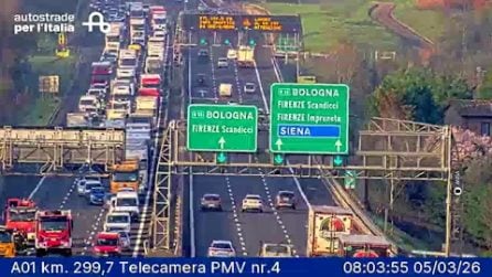 I km di coda dopo l'incidente sulla A1: traffico bloccato fino a 8 km