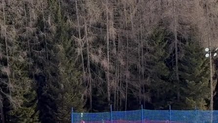 Il video della terribile caduta di Riccardo Cardani, atleta paralimpico in snowboard: "Il casco mi ha salvato"