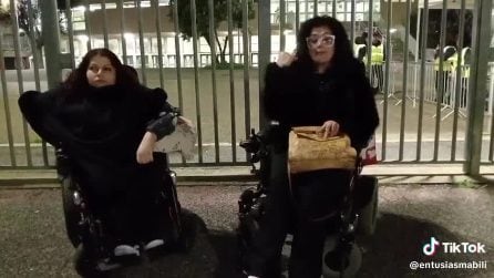 Achille Lauro a Roma, donne denunciano: "Ci hanno sbattuto il cancello in faccia perché disabili"