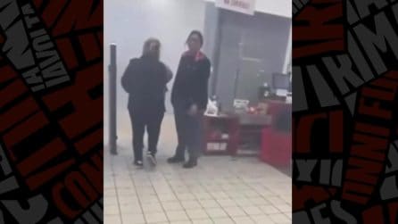 Assalto con mazze per rapina in gioielleria in centro commerciale a Calenzano