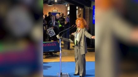 "Per sempre sì" di Sal Da Vinci usato come gong al comizio di Fdi per il Referendum