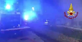 Incendio in un parcheggio vicino aeroporto di Alghero, 14 auto in fiamme