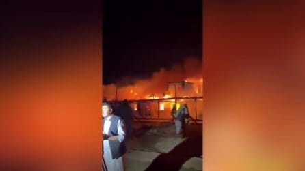 Bombe su ospedale a Kabul: "Rais del Pakistan hanno causato oltre 400 morti" ma Islamabad nega