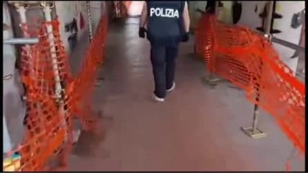 Blitz antidroga a Tor Bella Monaca: dosi nascoste nell’ascensore, decisivo il cane Faro