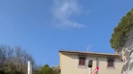 Incidente tra bus pieno di studenti e un treno a Soriano nel Cimino: cinque feriti, due in ospedale