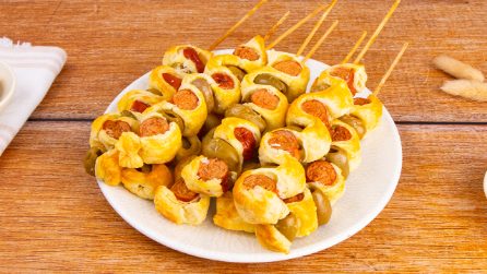 SPIEDINI DI SFOGLIA E OLIVE: sono stuzzicanti da servire come antipasto o aperitivo!