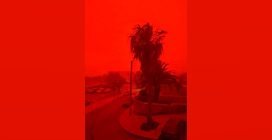 Tempesta di sabbia in Grecia: il cielo diventa rosso sangue