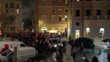 Fuochi d'artificio in piazza del Popolo per la vittoria del No al referendum