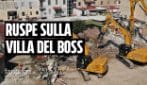 A Napoli abbattuta la villa del luogotenente del clan Contini: sul muro il diploma ‘Al miglior boss’