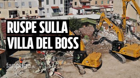 A Napoli abbattuta la villa del luogotenente del clan Contini: sul muro il diploma ‘Al miglior boss’