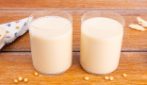 LATTE DI SOIA FATTO IN CASA: senza zucchero, lo prepari con solo due ingredienti!