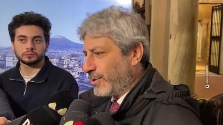 Aprono i tetti del Duomo a Napoli, vista su tutta la città