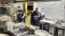 Controlli dei Nas nelle mense ospedaliere, trovati insetti e cibi scaduti: il video