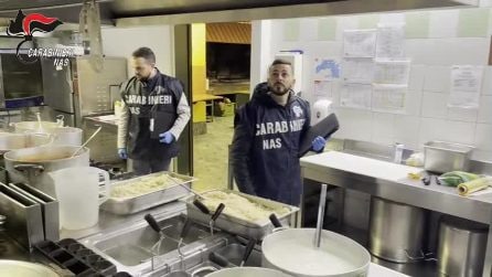 Controlli dei Nas nelle mense ospedaliere, trovati insetti e cibi scaduti: il video