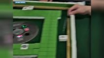 Organizzano una bisca clandestina di Mahjong a Milano: denunciate 7 persone, sequestrati 10mila euro