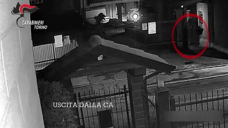 Torino, adesca anziano online con cena romantica e poi lo narcotizza: 2 arresti