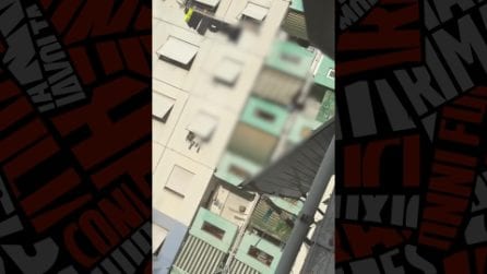 Segregati in casa a Casal de' Pazzi per un debito, fuggono fra i balconi: tre arresti della Dda