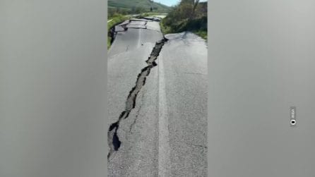 Frana di Petacciato in Molise: le immagini sulla strada